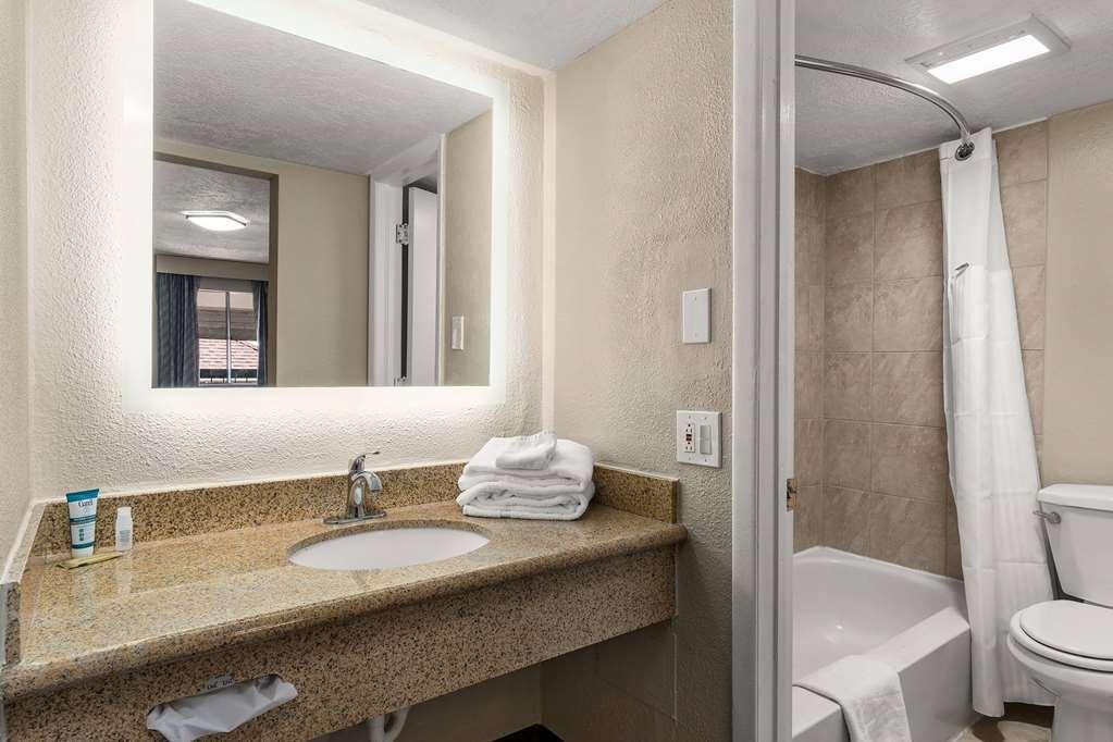 Days Inn By Wyndham Albuquerque Northeast Номер фото