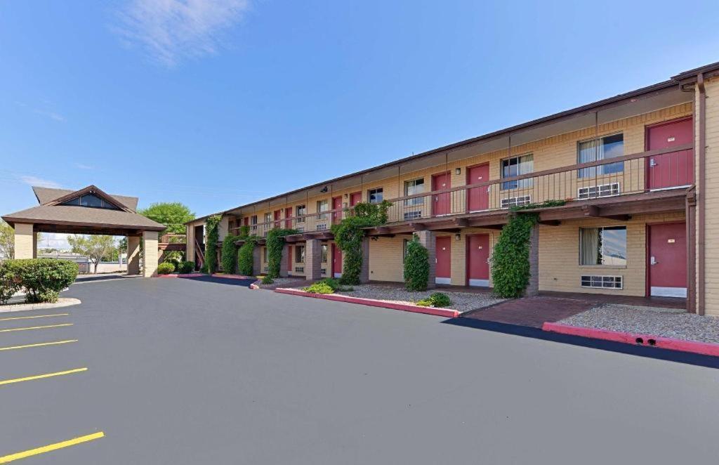 Days Inn By Wyndham Albuquerque Northeast Экстерьер фото