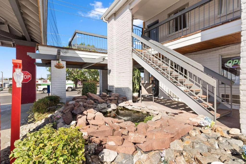 Days Inn By Wyndham Albuquerque Northeast Экстерьер фото