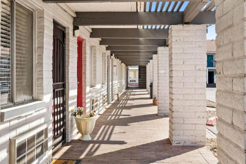Days Inn By Wyndham Albuquerque Northeast Экстерьер фото